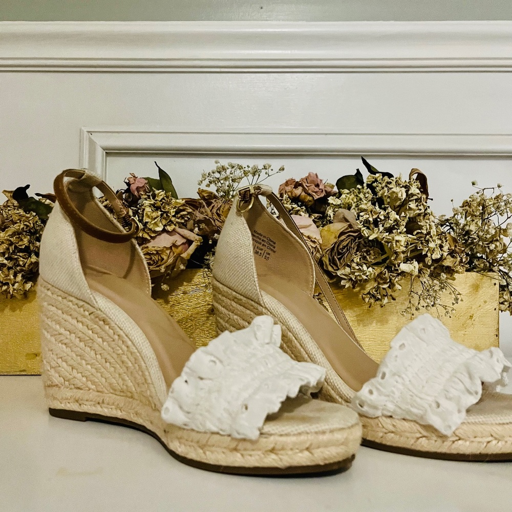 Lace strap wedges!